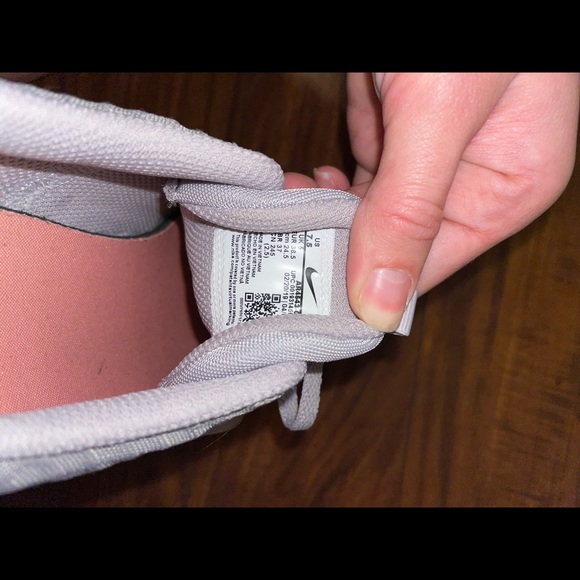 Nike shoes - Picture 2 of 2